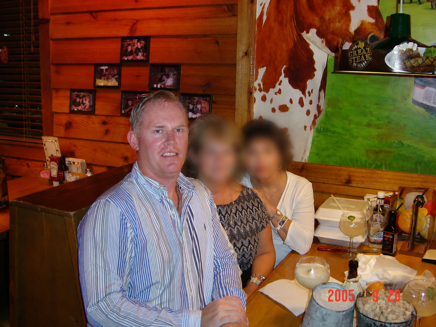 Jörn with Jacqueline and Mary at Texas Roadhouse in Fort Worth, 20 September 2005